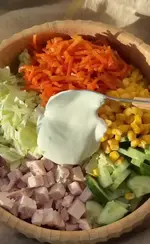Салат с копчёной курицей.webp