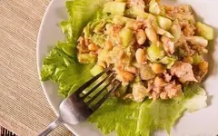Салат с тунцом и фасолью.webp