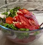 Помидоры с вкуснейшей заправкой с меда и масла.webp