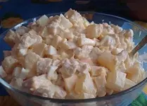Салат с ананасами и курицей..webp