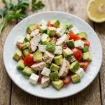 Салат с авокадо, курицей и брынзой, помидором..webp
