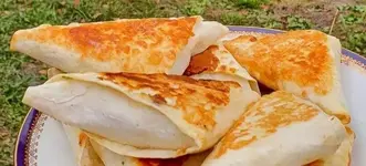 Треугольнички из лаваша с сыром и помидорами.webp