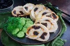 Куриный рулет с черносливом.webp