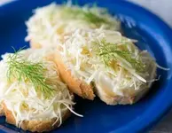 Бутерброд с сыром майонезом и чесноком.webp