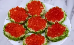 Бутерброды с икрой и зеленью.webp