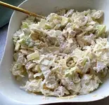 Салат с ананасом, курицей и пекинской капустой.webp