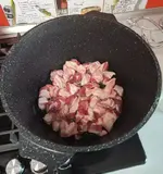 В расколённое масло ложим мясо.webp