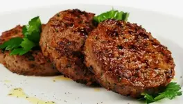 Мясные биточки из рубленного мяса.webp