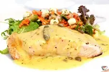 Филе рыбное с банановым соусом.webp