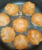 Котлетки из индейки в грибном соусе.webp