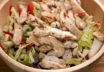 салатик с курочкой и капустой.webp