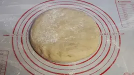 Берём кусочек теста.webp