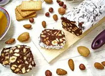 Шоколадная колбаса с орехами.webp