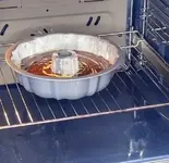 Выпекайте при температуре 180°C примерно 30 минут или до золотистой корочки (проверьте готовн...webp